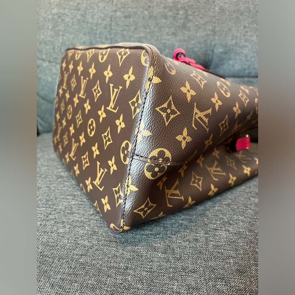 Louis Vuitton NeoNoe Freesia - Picture 8 of 17